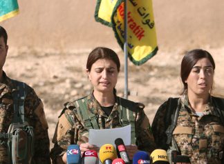 الوحدات الكردية تهجر سكانا في ريف الرقة بعد مقتل أحد المتعاونين معها