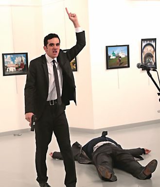 تركي يغتال السفير الروسي … «انتقاماً لحلب»