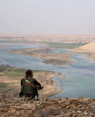 قتلى وجرحى في ضربة جوية قرب الرقة