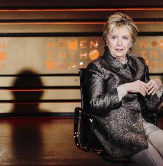 كلينتون تدعو لقصف كل المطارات السورية