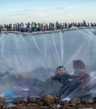 كيف تواصل هنغاريا ترحيل اللاجئين وتنتهك القانون الأوروبي؟ الاتحاد الأوروبي غاضب من "عملية ابتزاز" بشأن المهاجرين... ويدرس دفع أموال لتركيا